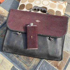 Real stingray one of a kind briefcase with gun holster & matching Flask 🔫